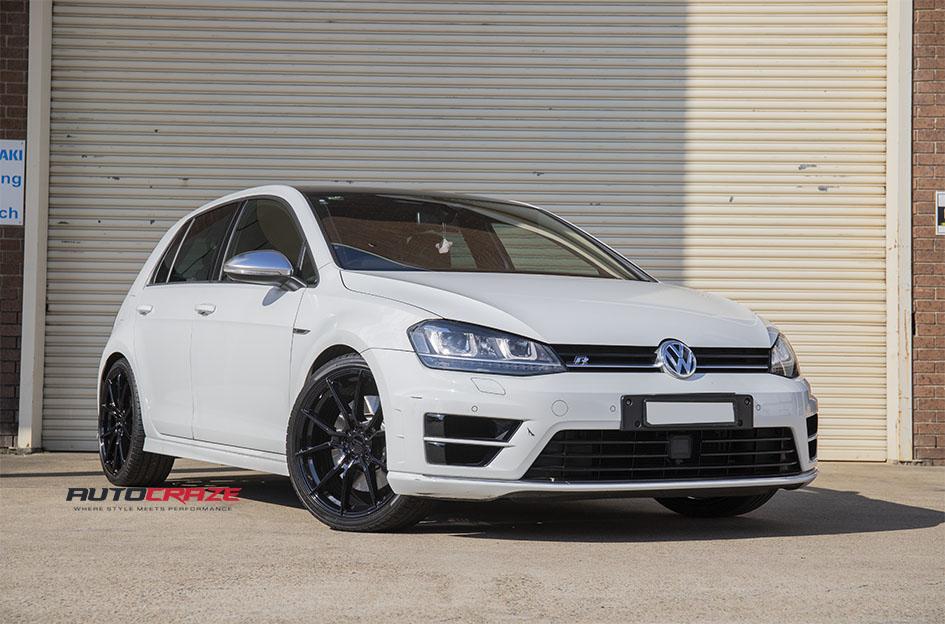 VOLKSWAGEN-GOLF-VENOM-GLOSS-BLACK